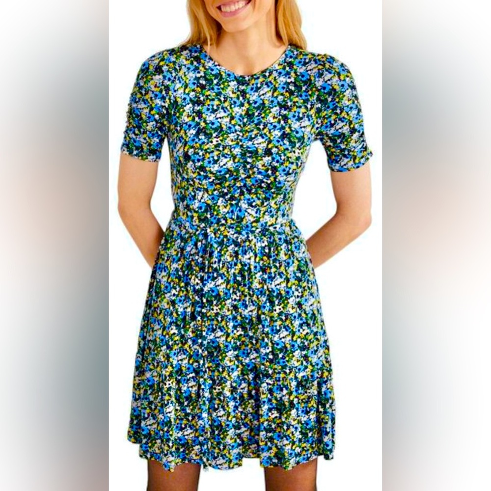 Boden Ruched Bust & Short Sleeve Ditsy
Floral Jersey A-line Mini Dress